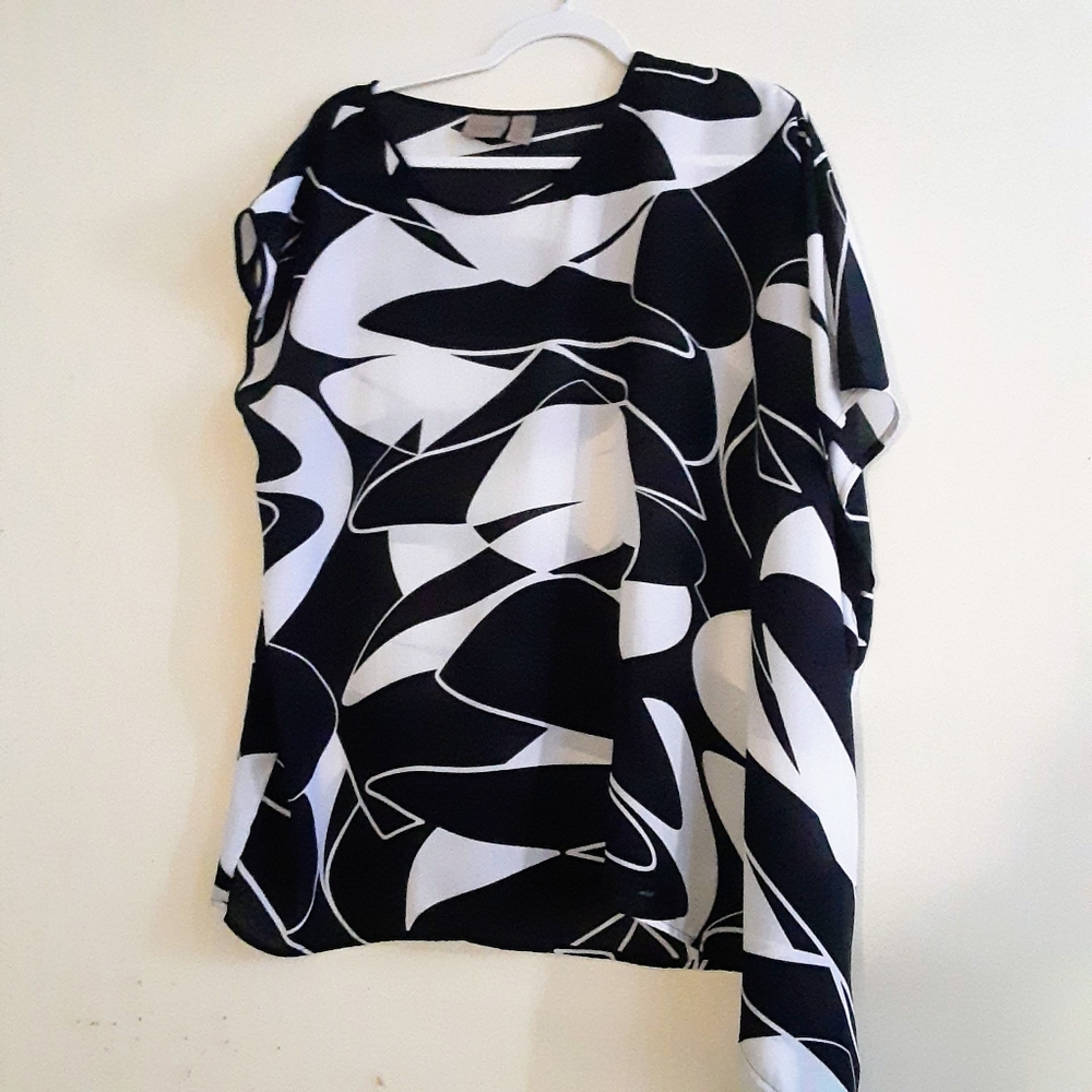 Easywear by Chico Black & white print tunic. Size 3